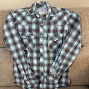 Wrangler Mens Competition Advanced Comfort button down - Size small